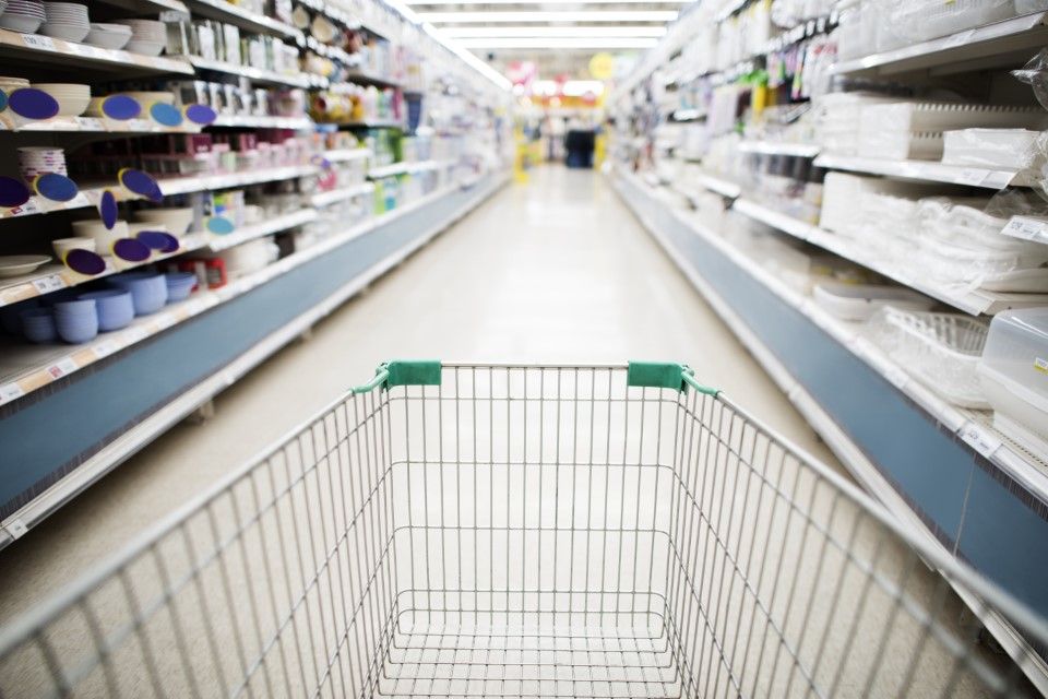 grocery-shopping-cart-supermarket-aisle - Vantree